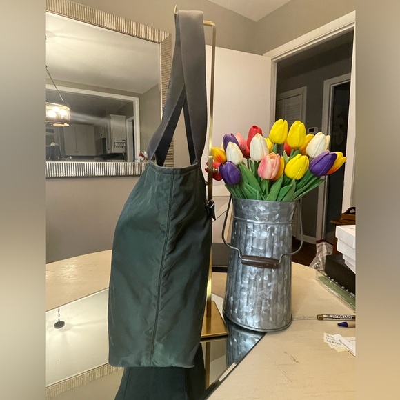 Prada dark green nylon tessuto tote - Picture 4 of 16